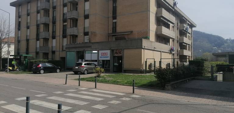Locale commerciale Via Nembrini 1, Nembro