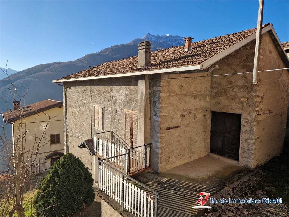 Villa Via Cesare Battisti, Berzo Demo