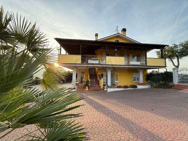 Villa Monsampolo del Tronto, Monsampolo del Tronto