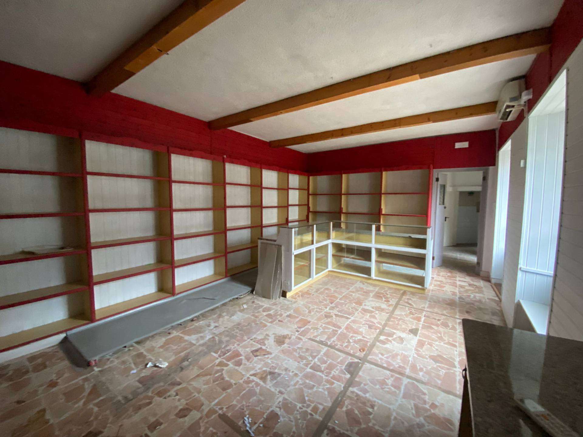 Negozio Via Massimo D'Azeglio181, Castellamonte