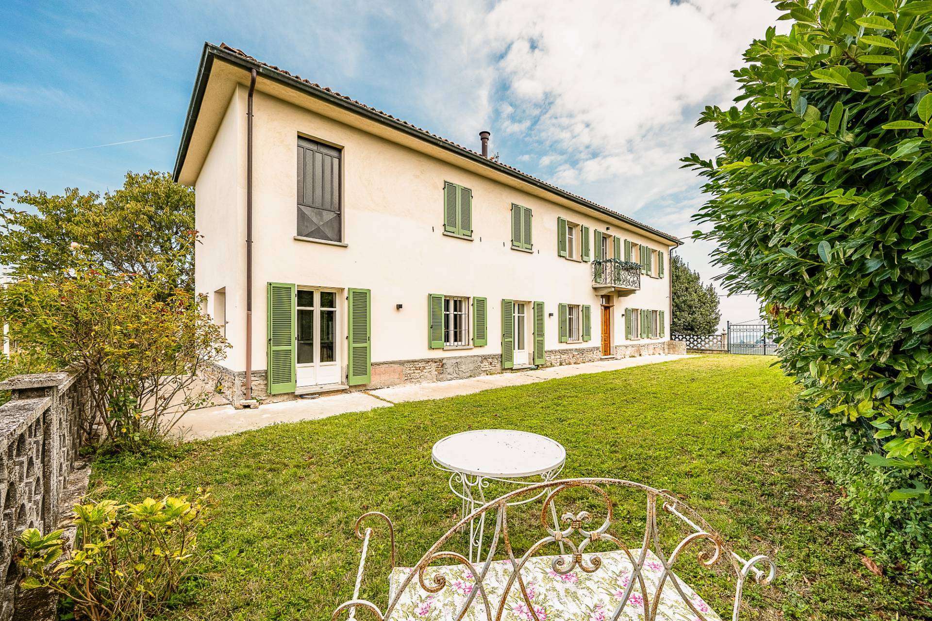 Casa indipendente Strada Brosia15, Castiglione Tinella