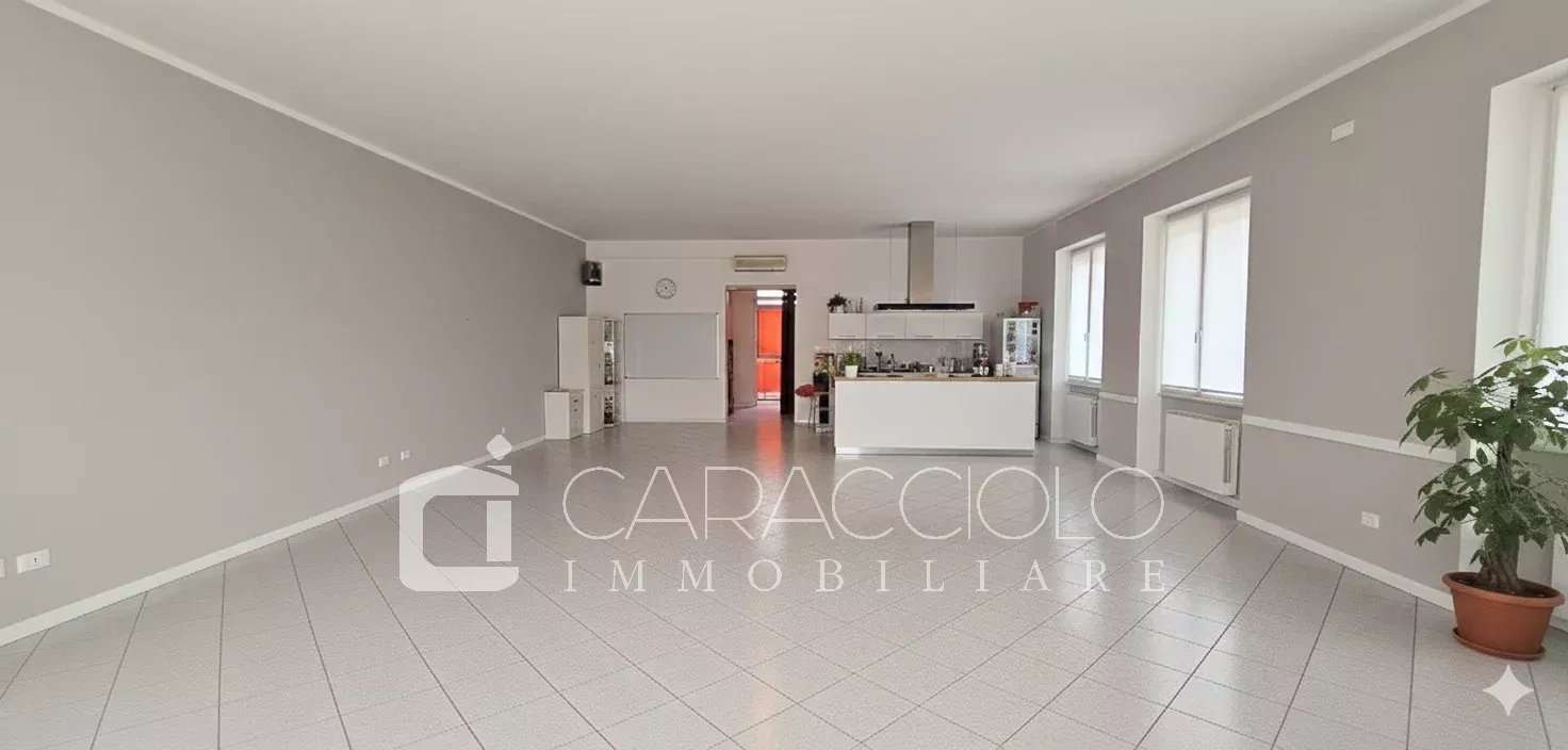 Locale commerciale Via Cherubini,, Olbia