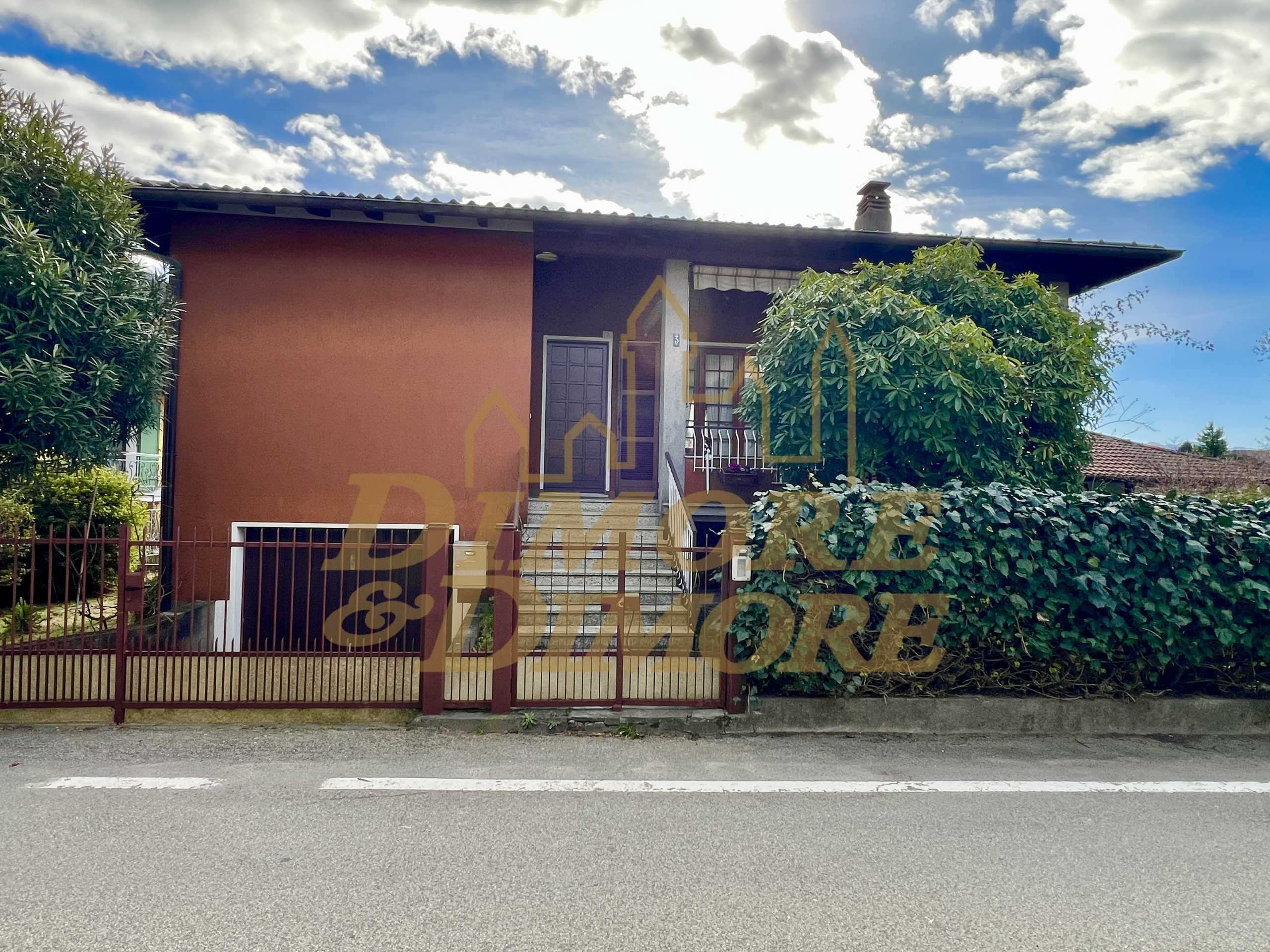 Casa indipendente Via Gualtiero Berti, Maccagno con Pino e Veddasca