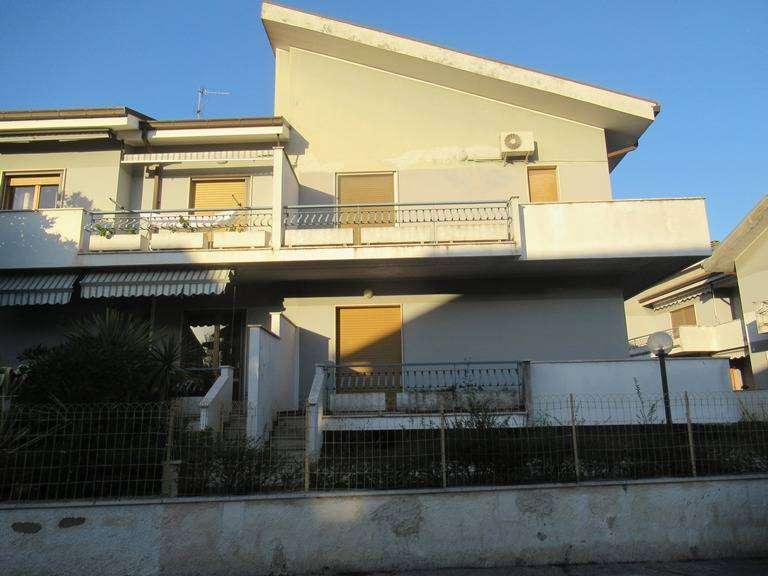 Villa VIA FONTE ROMANA, Pescara