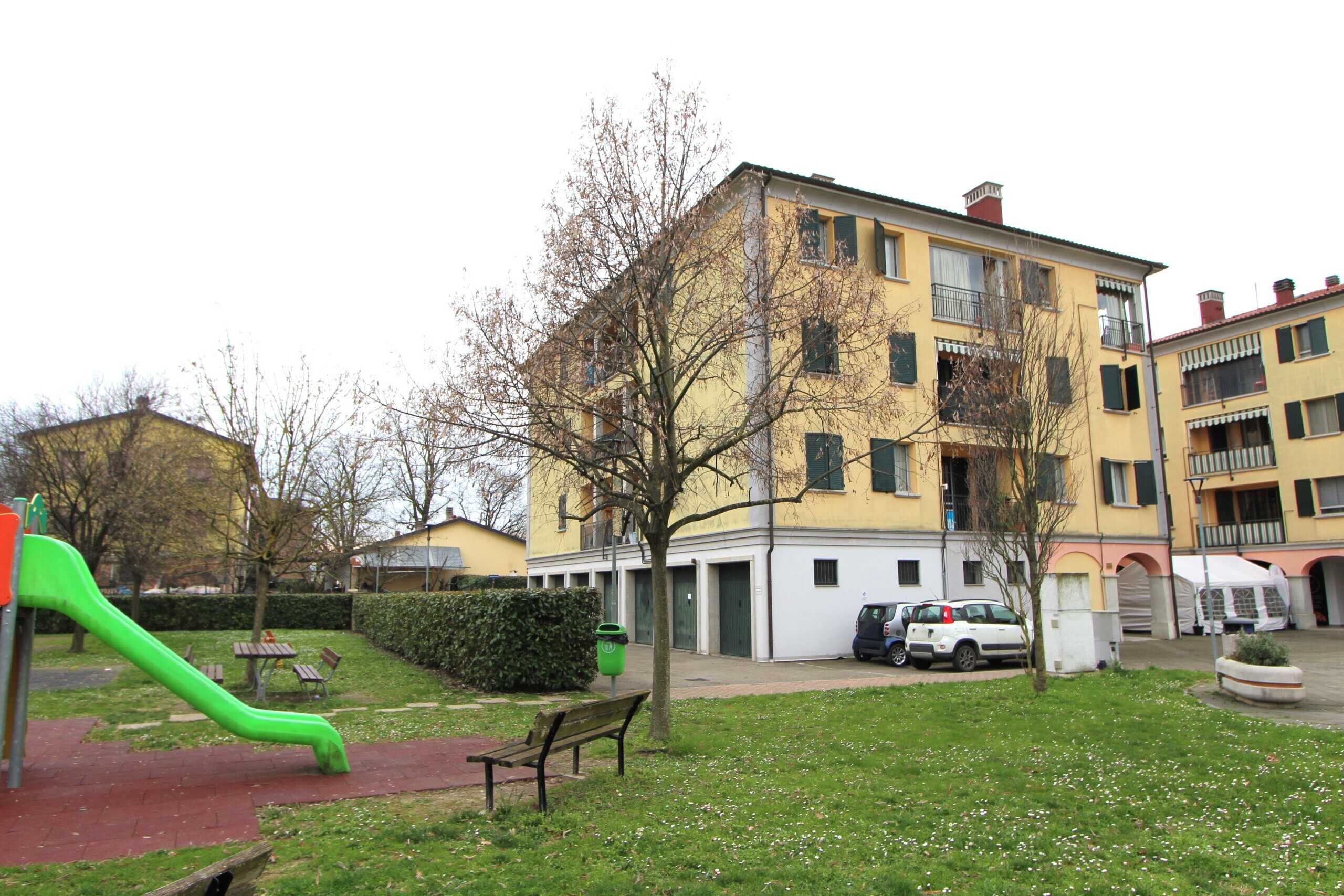 Appartamento Piazza Lorenzo D' Auria, Valsamoggia