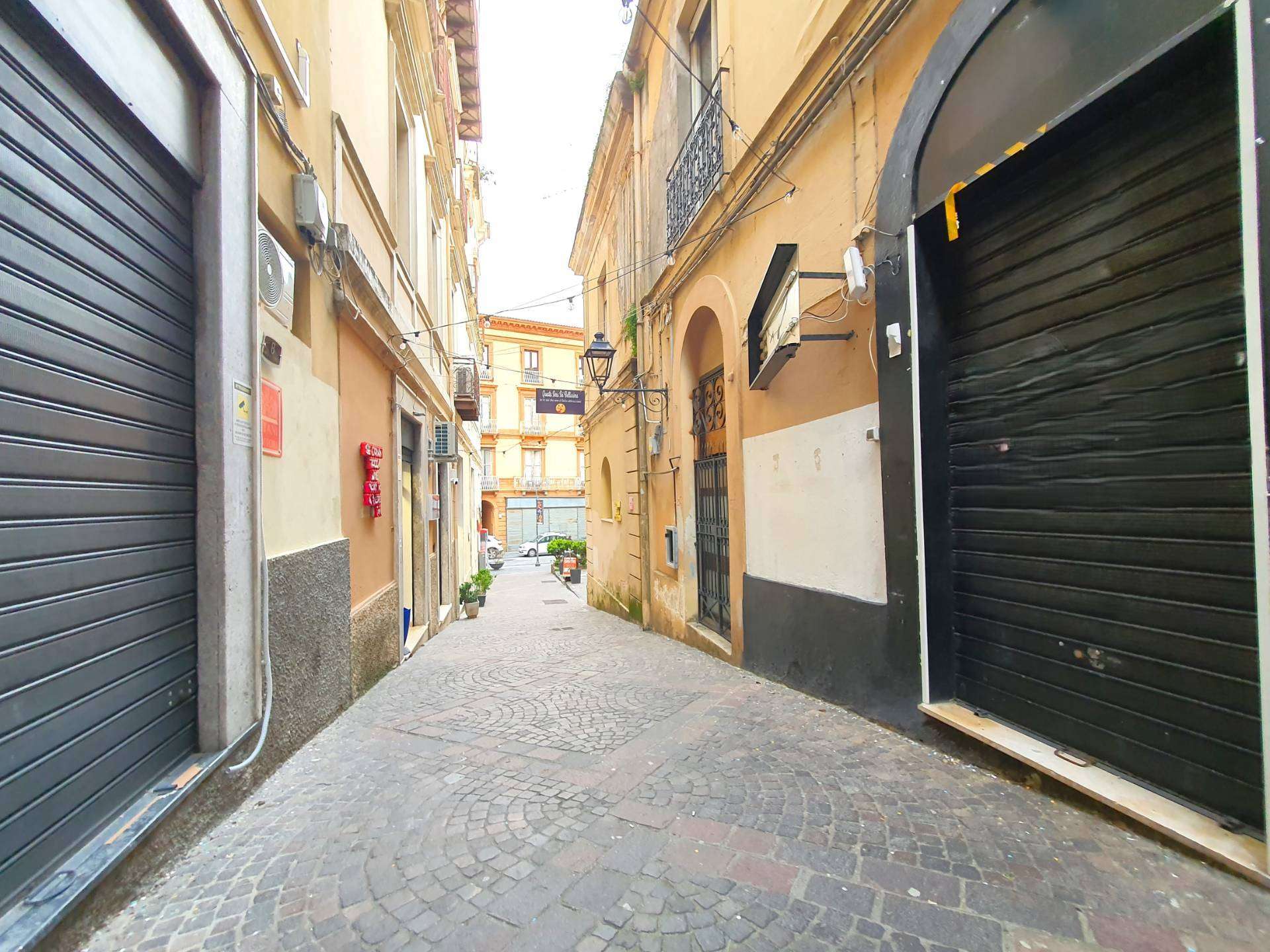 Negozio via Menniti Ippolito, Catanzaro