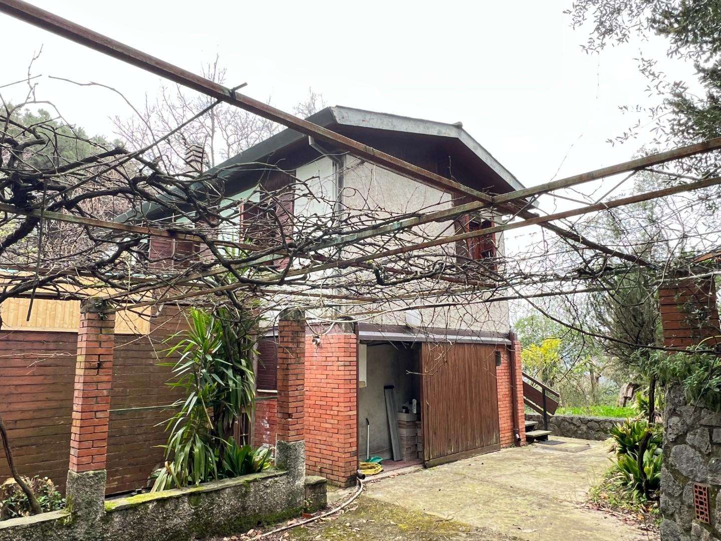 Villa Via Tecchioni,  5, Massa
