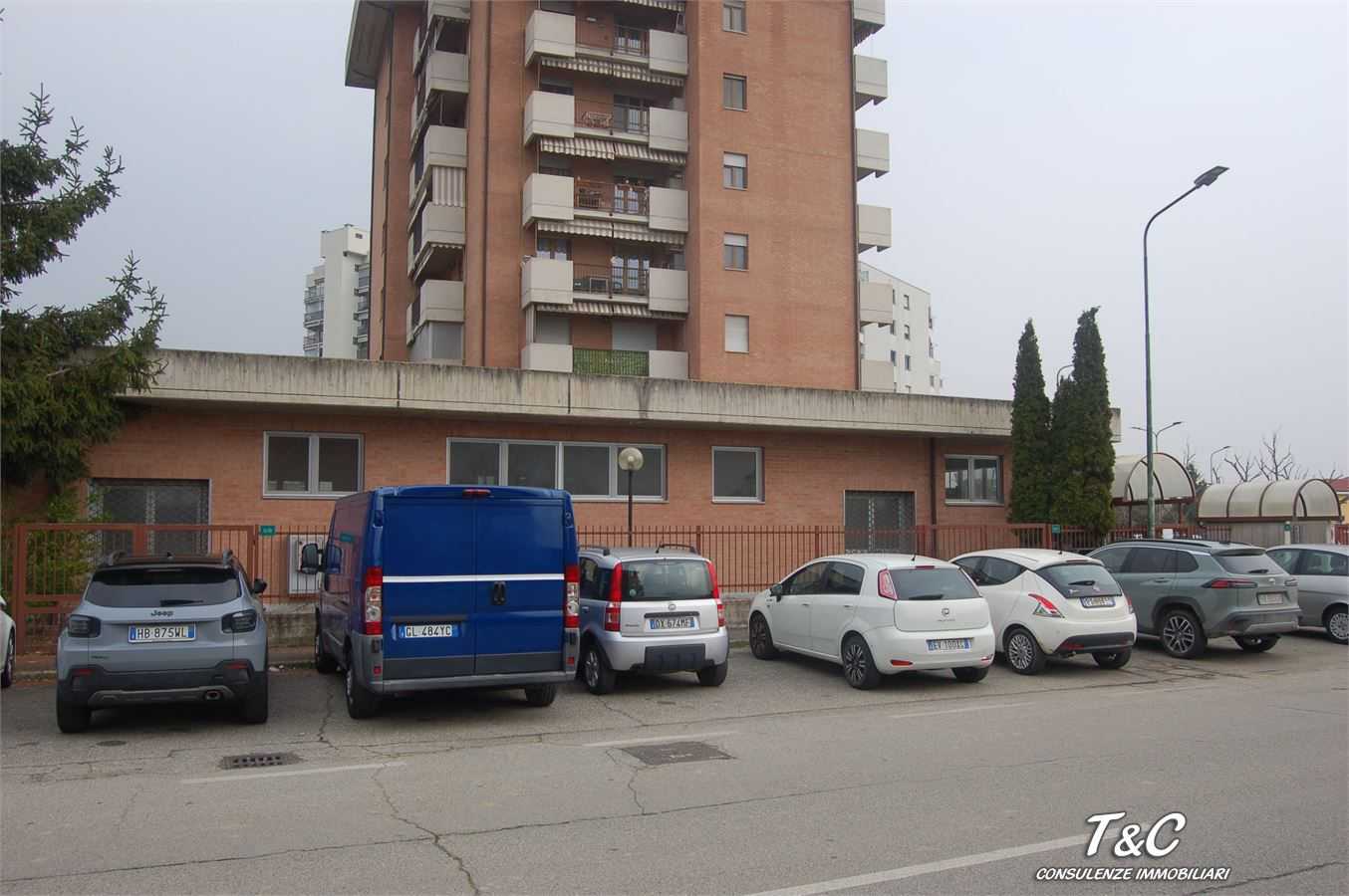 Locale commerciale VIA AMENDOLA, Orbassano