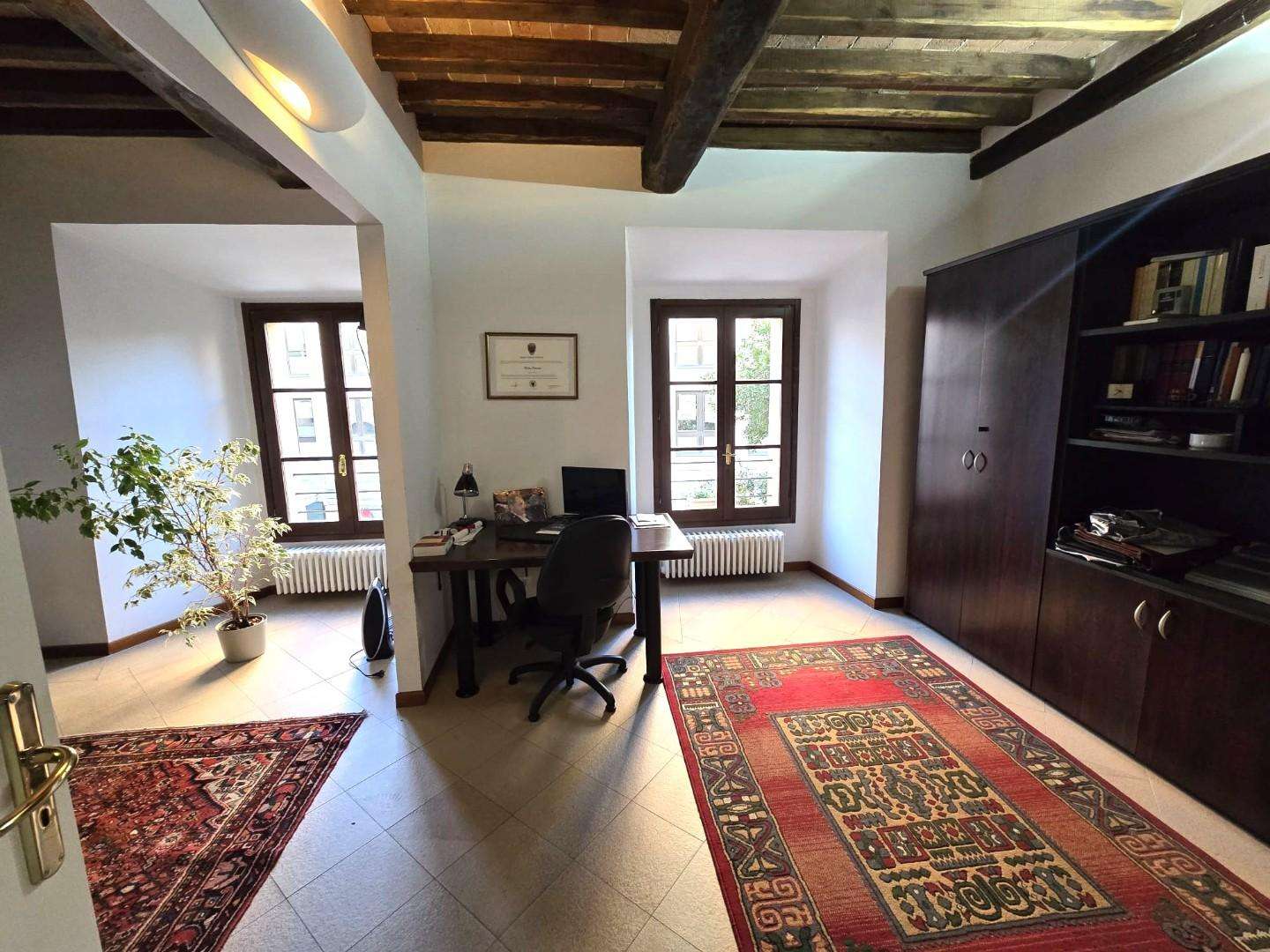 Ufficio Piazza Unità dei Popoli,  2, Colle di Val d'Elsa