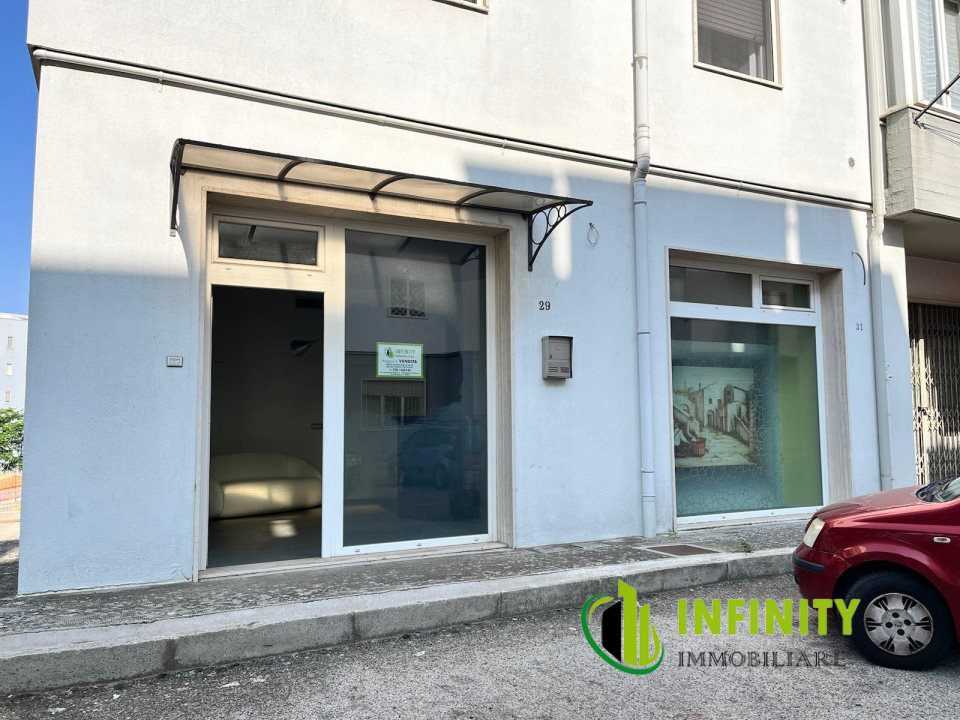 Locale commerciale Via Coversi, Matera