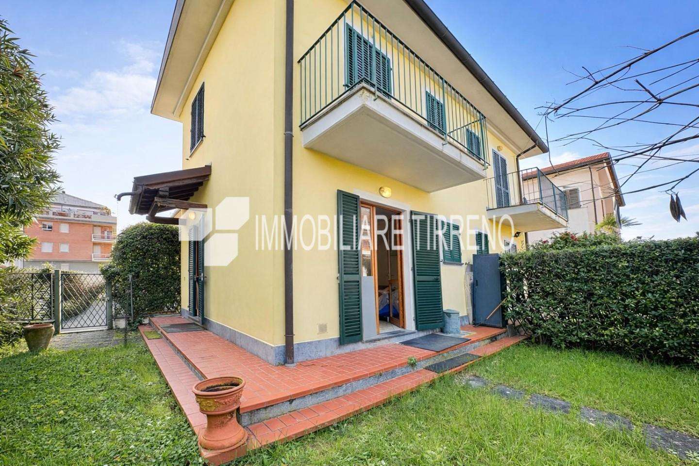 Villetta a schiera Via S. Leonardo,, Massa