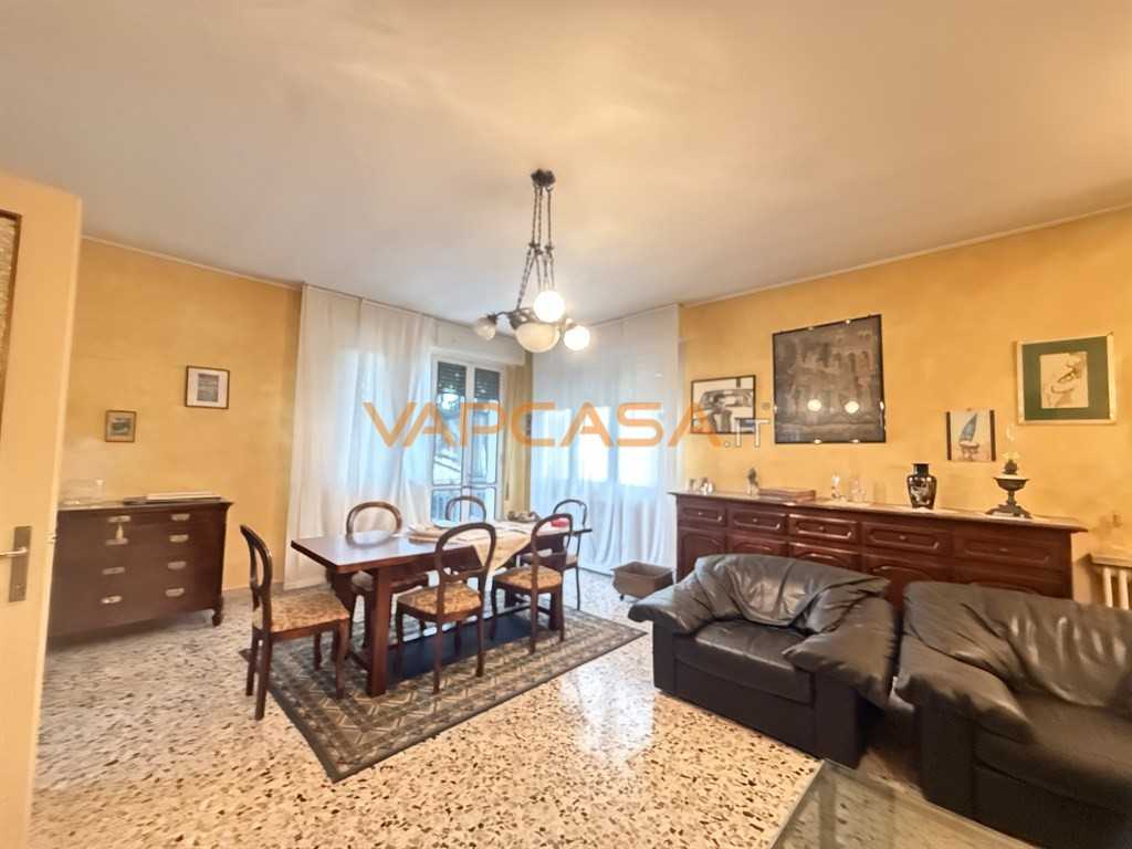 Casa indipendente VIA FOSSE ARDEATINE, Calcio