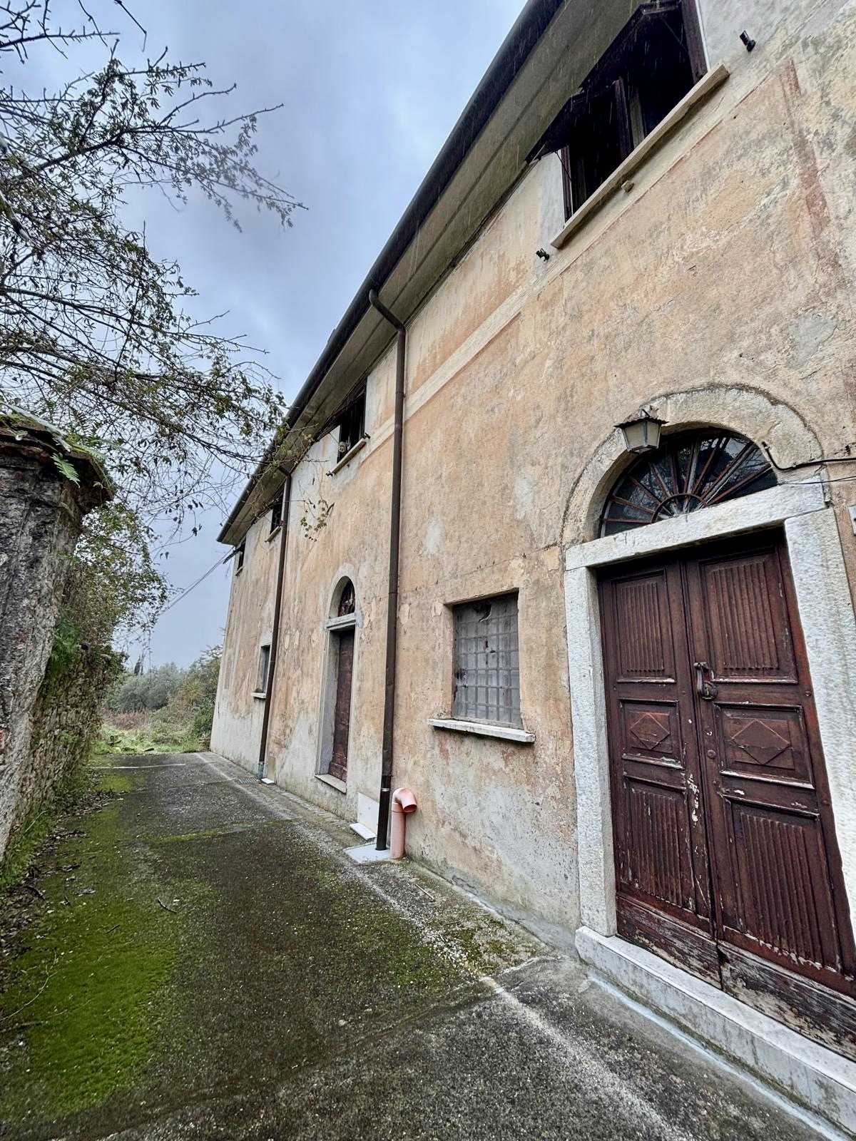Casa indipendente Via Montecchio, Castelnuovo Magra