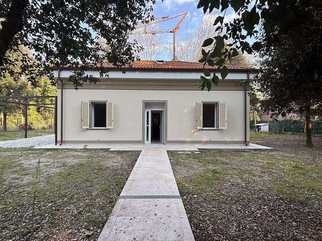Villetta a schiera Via Livorno,, Massa