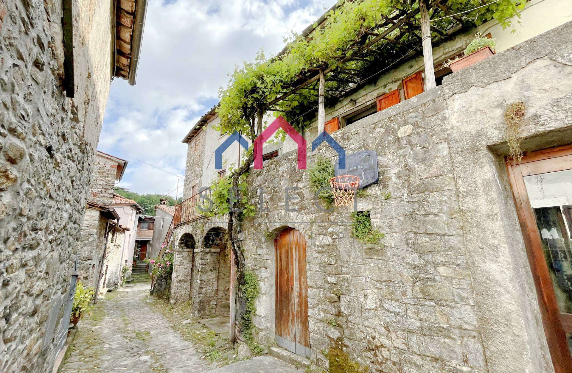 Casa Bi - Trifamiliare, Borgo a Mozzano