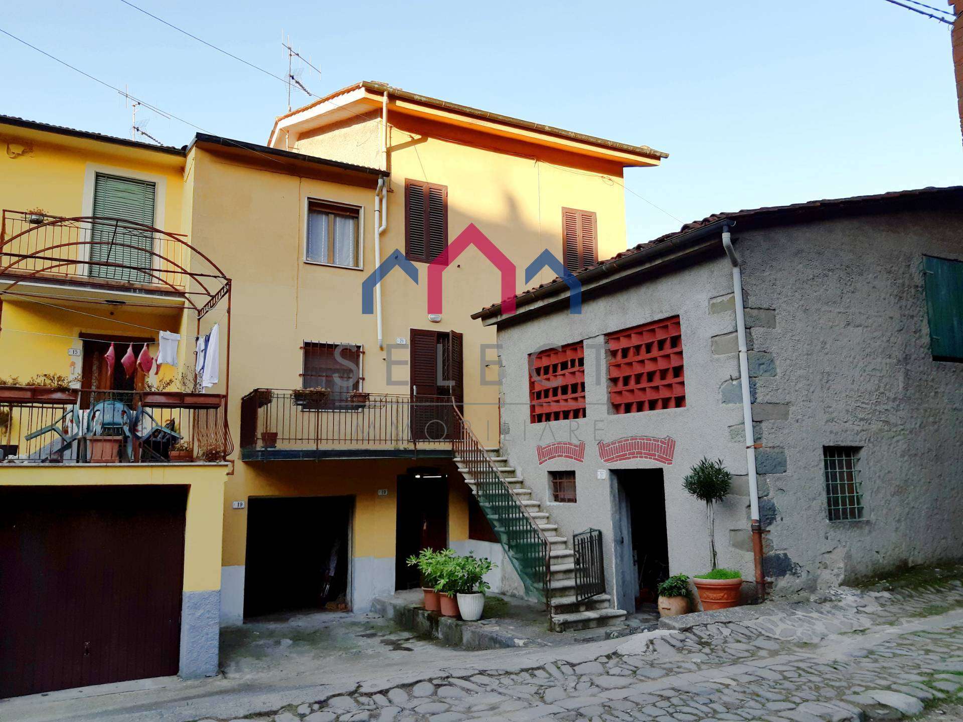Casa Bi - Trifamiliare, Borgo a Mozzano