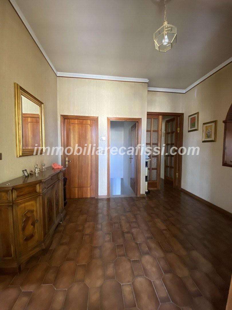 Palazzo - Stabile Poggetto PO,  59016, Poggio a Caiano