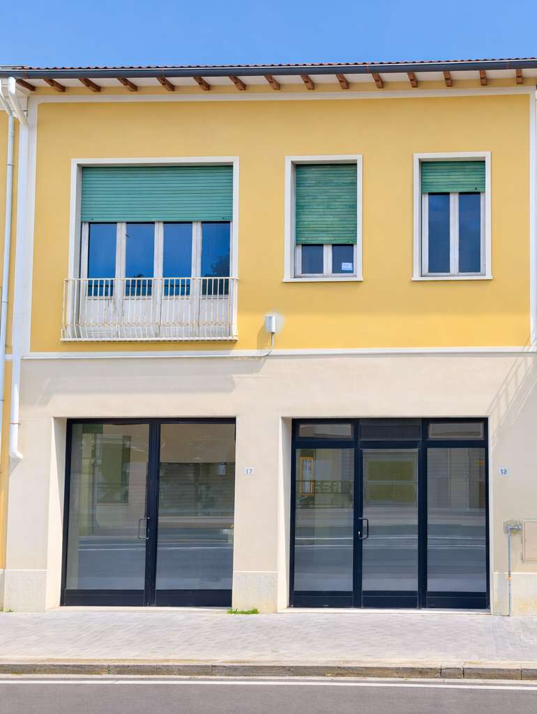 Negozio Via Giacomo Leopardi,  17, Pontedera