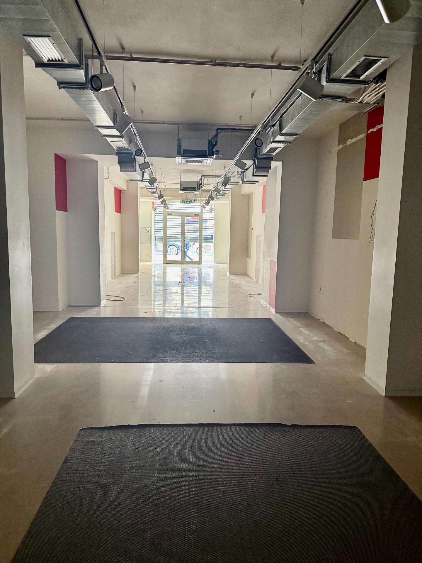 Negozio Via I Maggio,  11, Pontedera