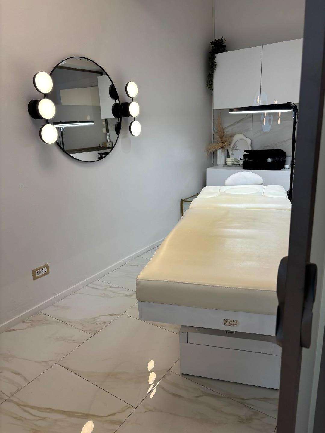 Attività  commerciale Via Celso Cittadini,  53100, Siena