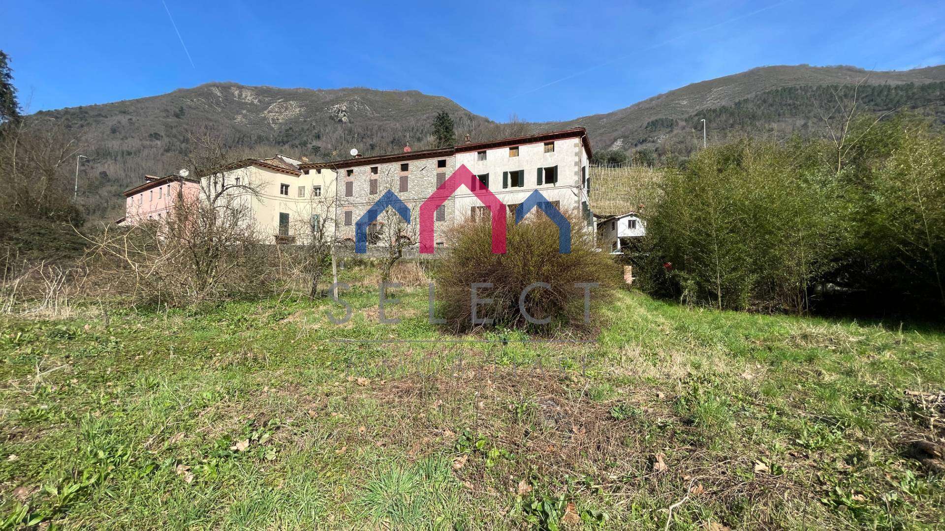 Casa Bi - Trifamiliare, Borgo a Mozzano