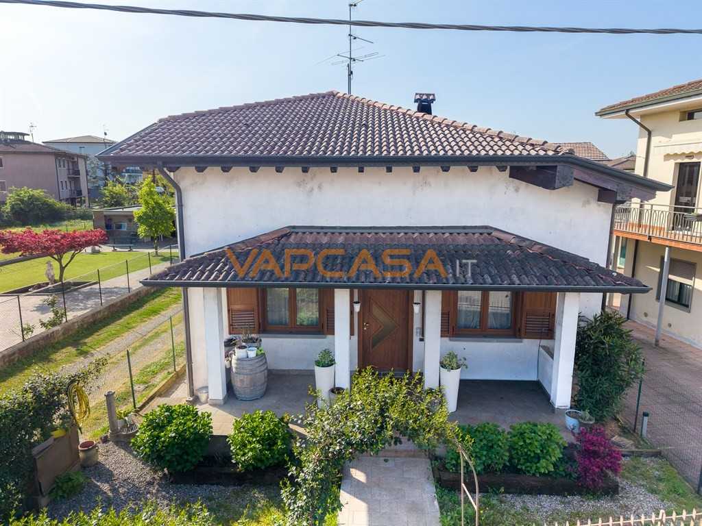 Villa VIA SOLFERINO, Cividate al Piano
