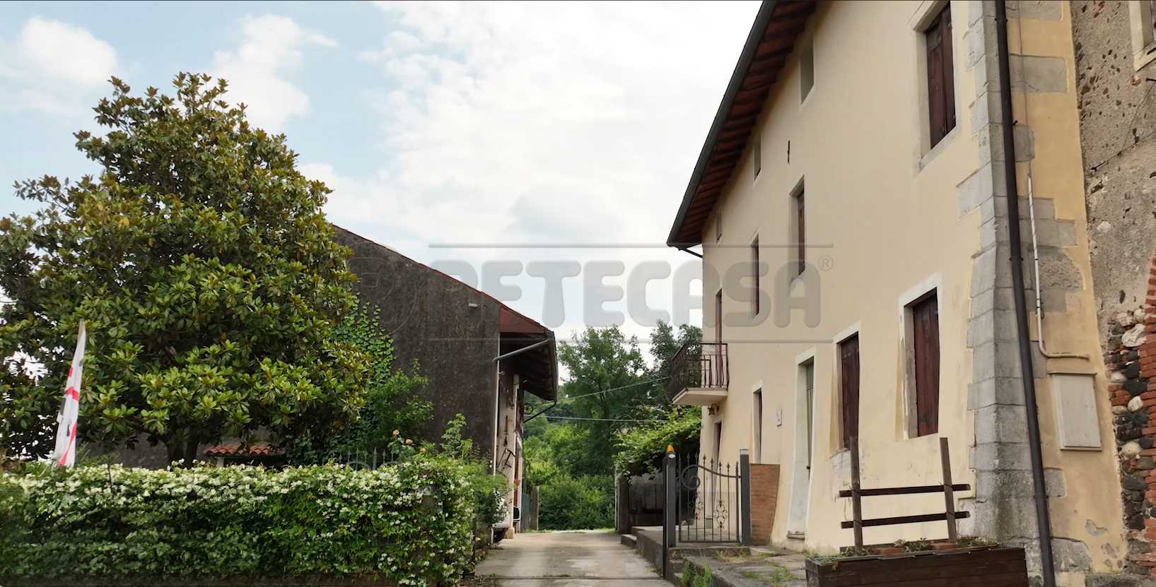 Porzione di casa Via Costa, Brogliano