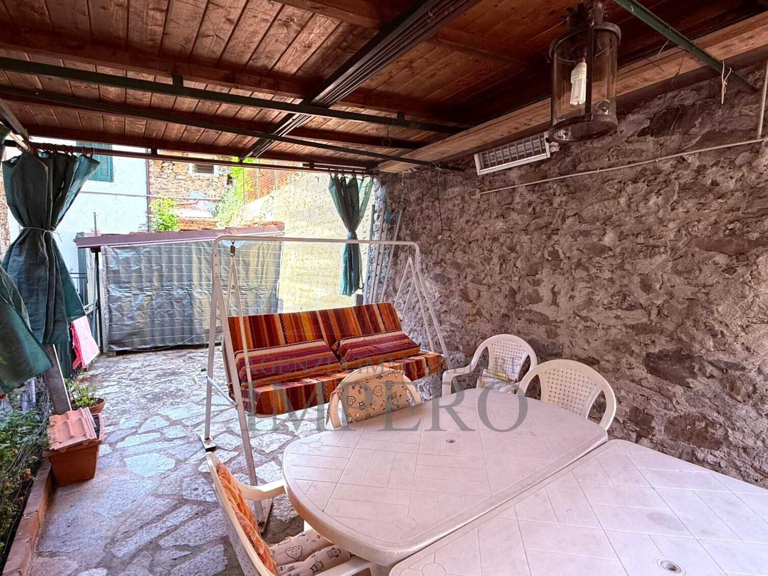 Porzione di casa Vicolo Carrugetto, Pigna