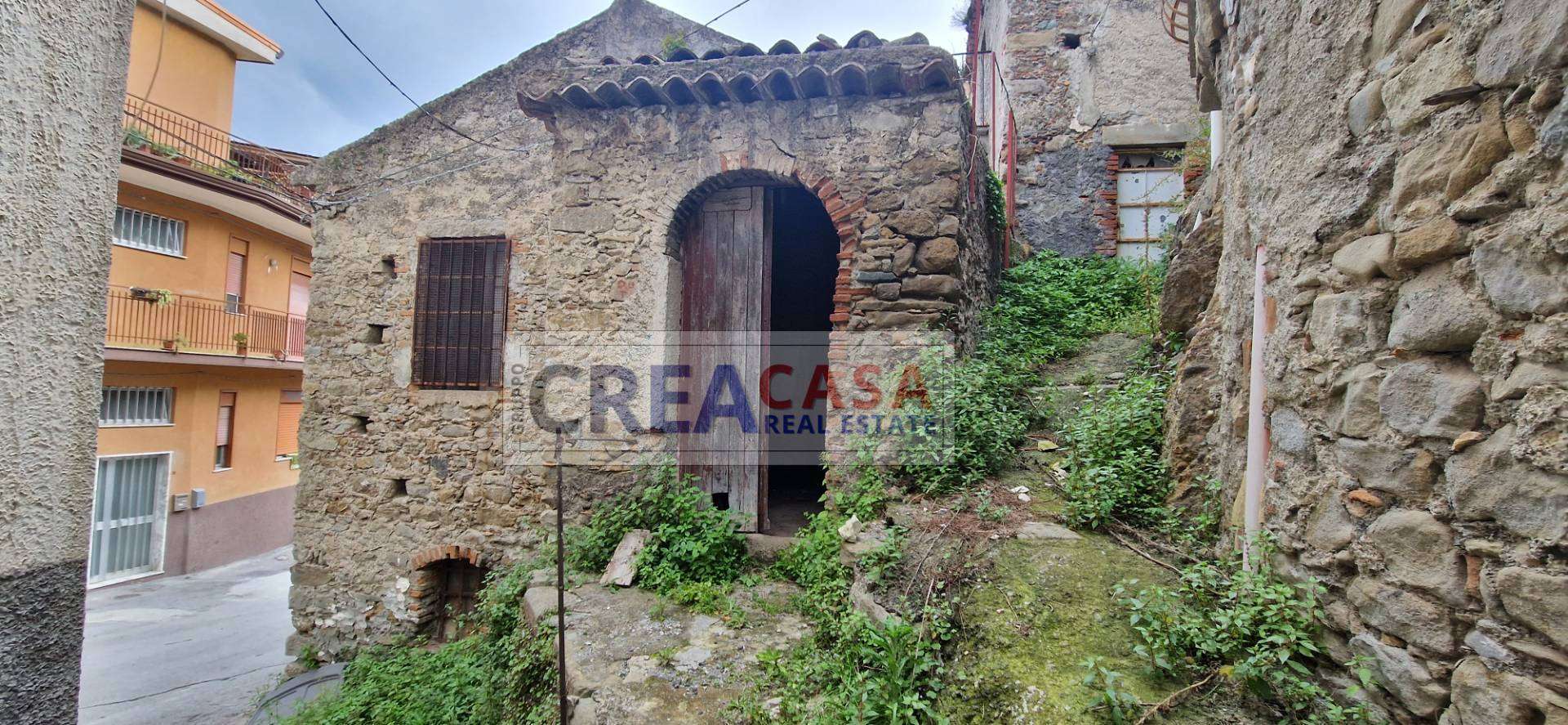 Casa indipendente via Mazzini, Graniti