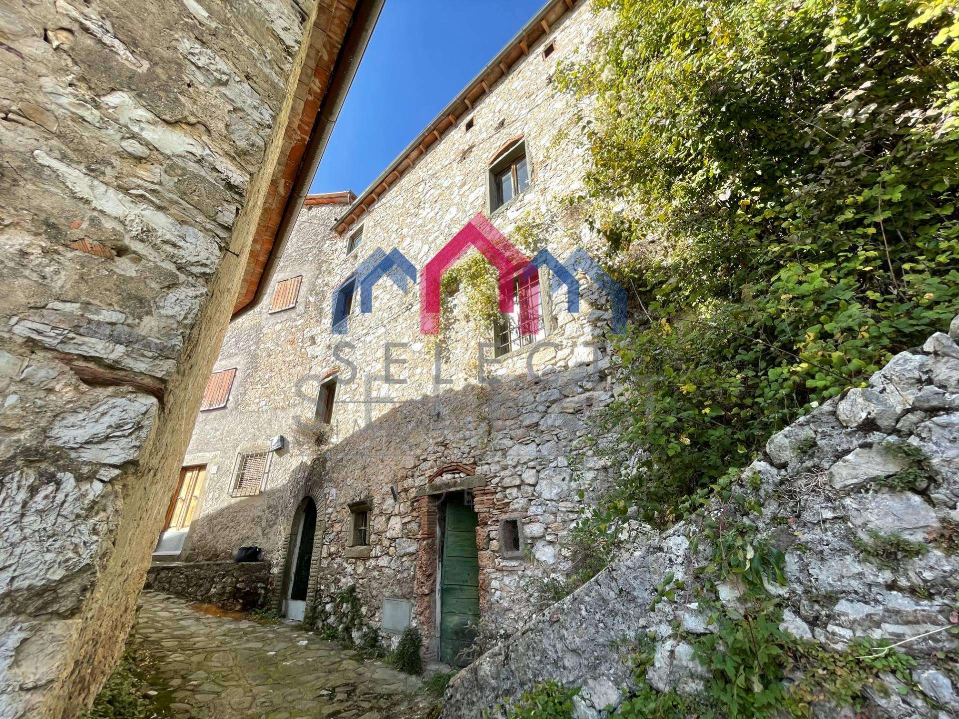 Casa Bi - Trifamiliare, Bagni di Lucca