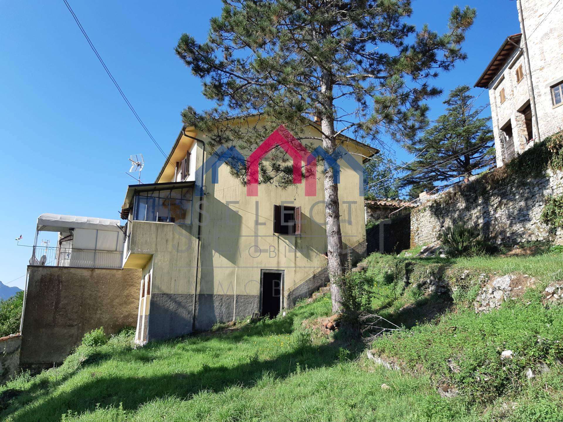 Casa Bi - Trifamiliare, Borgo a Mozzano