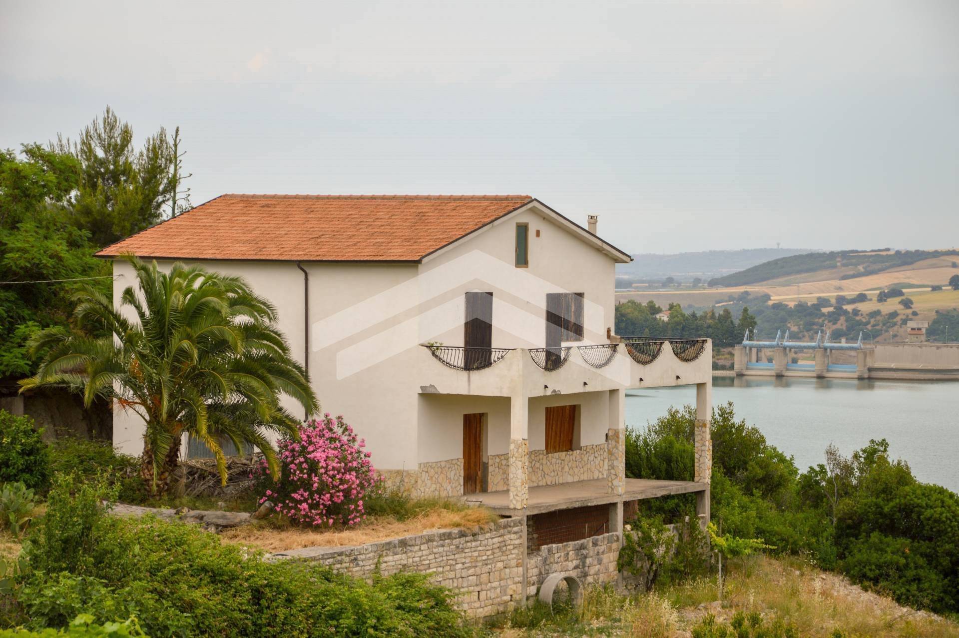 Villa difesa dei bovi, Guardialfiera