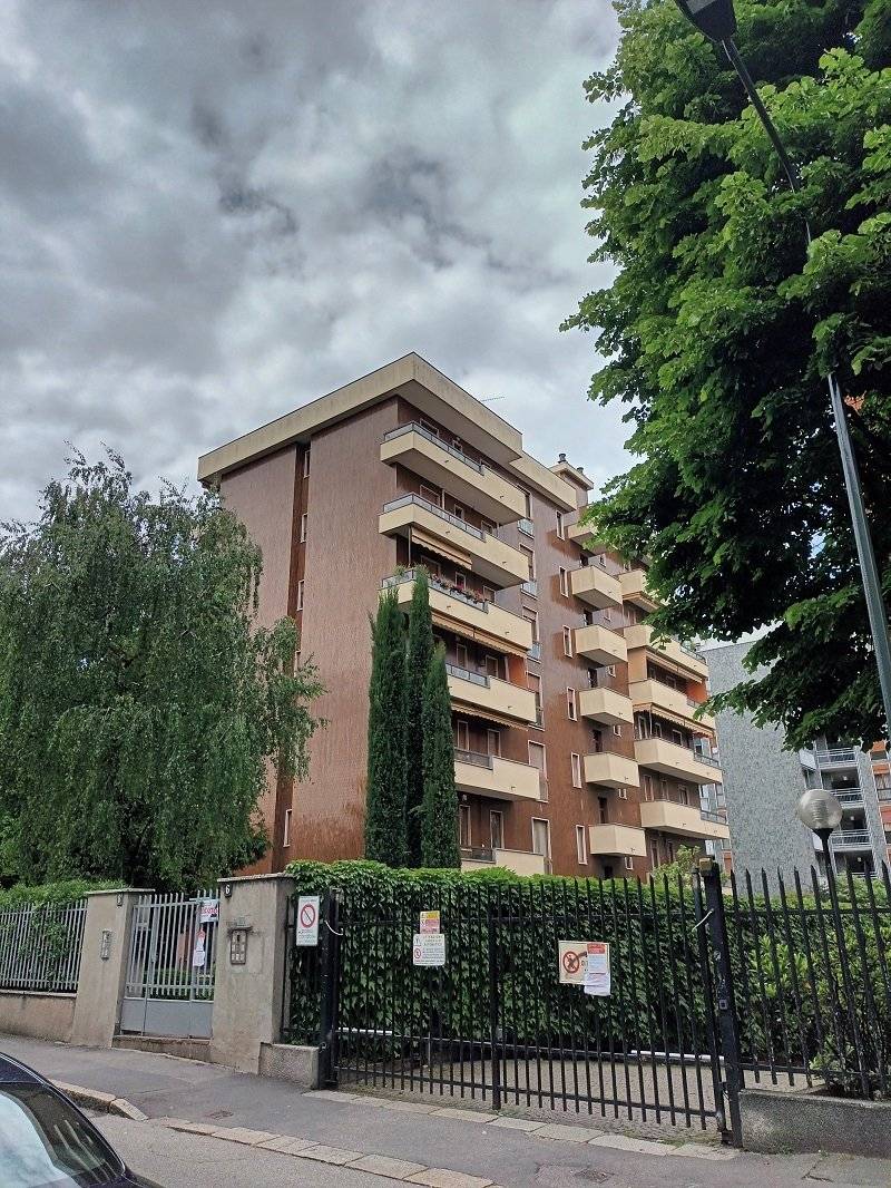 Box - Garage - Posto Auto via Michle Novaro, 8, Milano