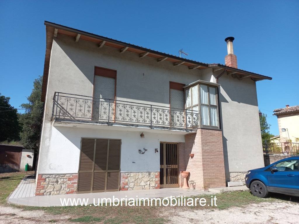 Casa indipendente Cacciano, Todi