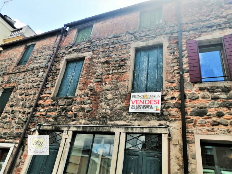Palazzo - Stabile Este - Centro, Este