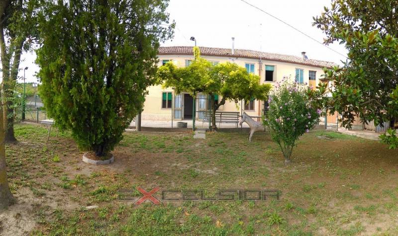 Casa indipendente Piazza C. Bocchi, Adria