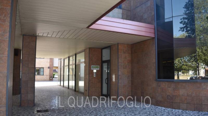 Negozio Via Leo Gramellini, 16, Forlì