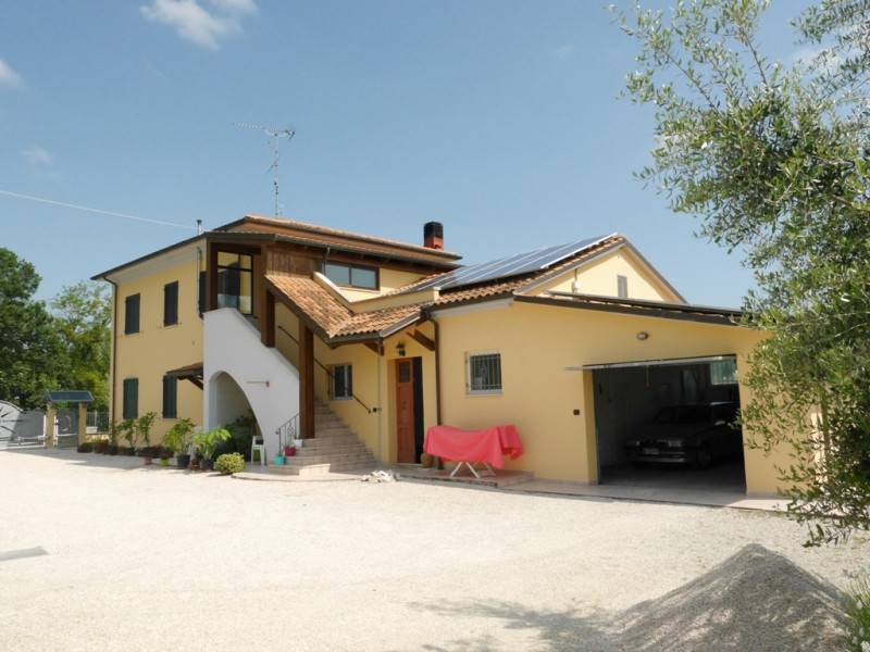 Casa indipendente Monterado, Trecastelli