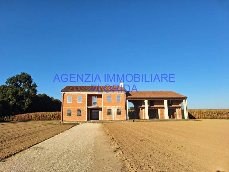 Casa indipendente Fratte, Santa Giustina in Colle
