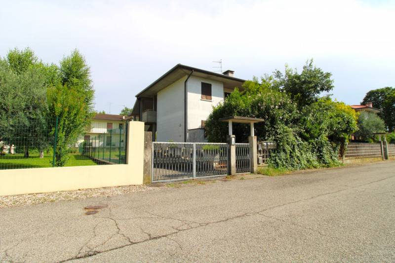 Box - Garage - Posto Auto San Silvestro, Curtatone