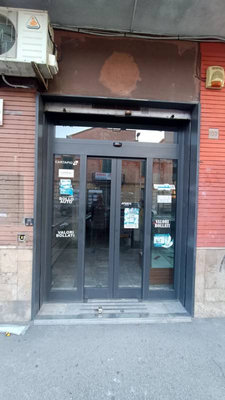 Negozio, Sora