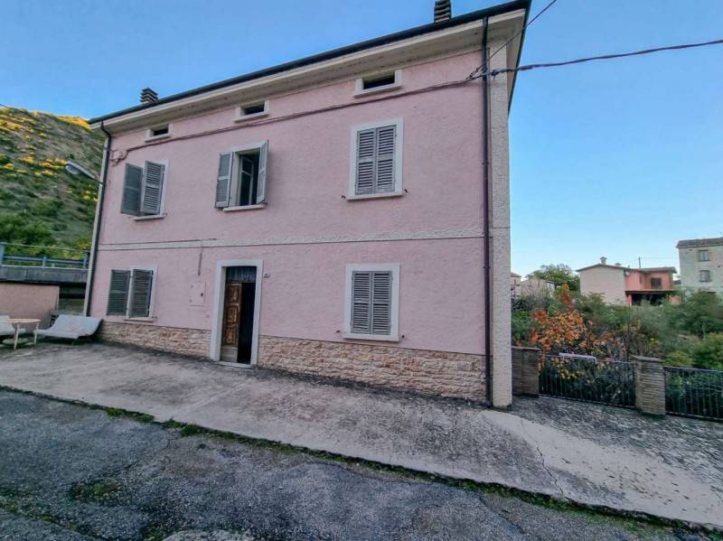 Casa indipendente Abbadia di Naro, Cagli