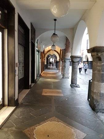 Attività  commerciale Santo, Padova