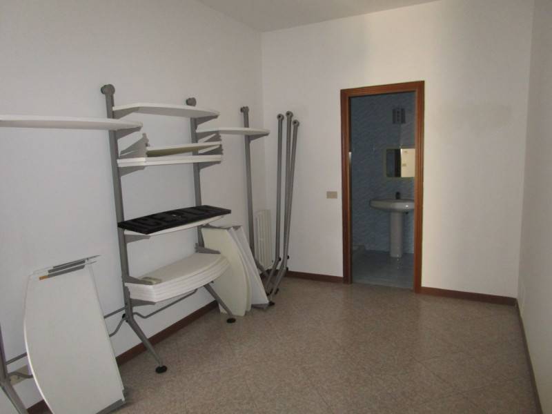 Ufficio, Stra