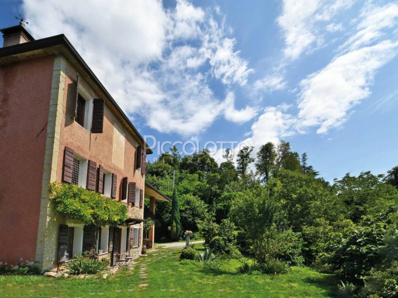 Villa, Castelcucco