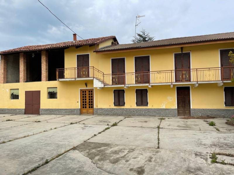Casa indipendente Cherasco, Cherasco