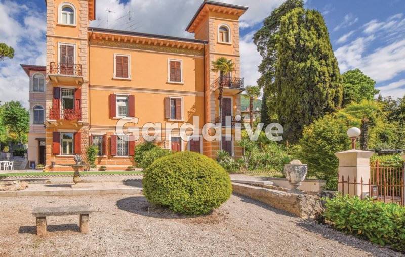 Casa Bi - Trifamiliare, Gardone Riviera