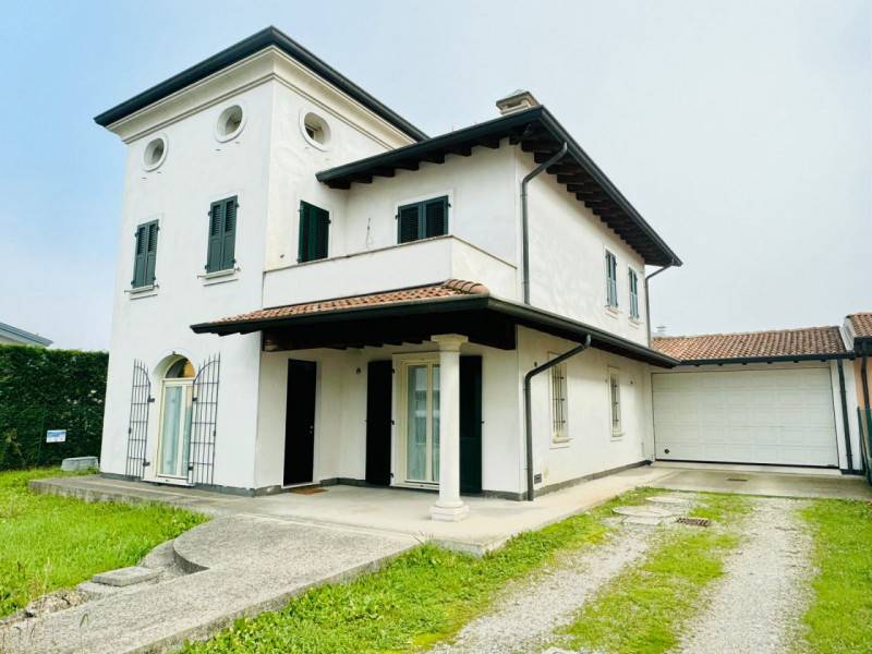 Villa, Visano