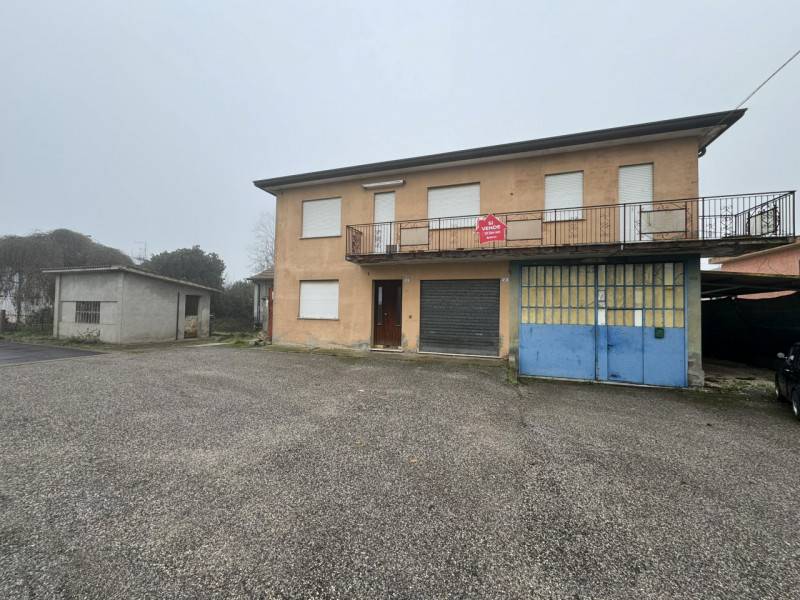 Casa indipendente Carmignano, Sant'Urbano