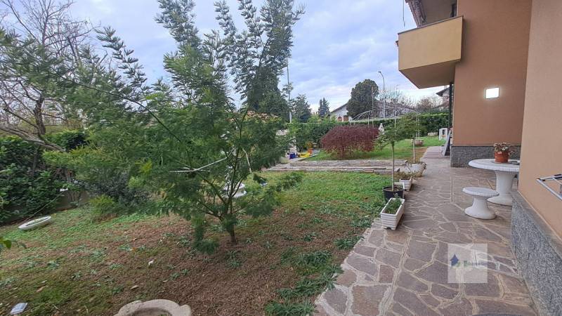 Casa Bi - Trifamiliare Castano Primo, Castano Primo